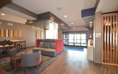 Holiday Inn Express & Suites Oklahoma City Mid - Arpt Area by IHG