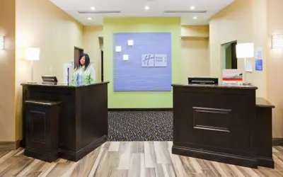 Holiday Inn Express & Suites Davenport by IHG