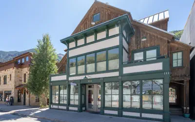 East Side Hideaway 3 Bedroom Condo by RedAwning