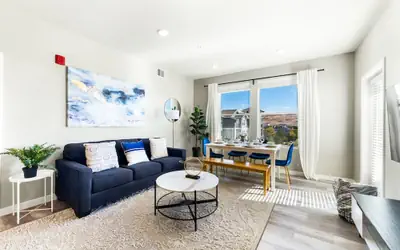 Designer Apt With Jacuzzi Pool Mountain Views