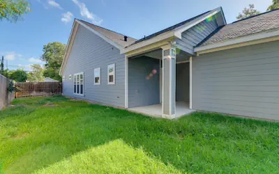 Centrally Located Stunning 3BR 2BA Near Downtown