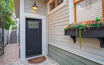 Exquisite Studio Guesthouse Near Downtown s Core