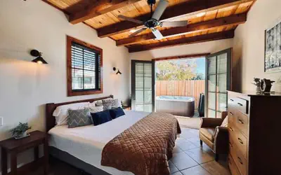 Little Dutch Cabin 102-12 min to Magnolia-baylor