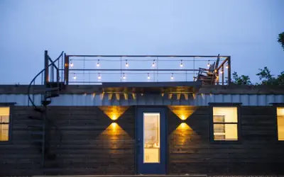 The Woods- Container Tiny House 12 min to Magnolia Baylor Downtown