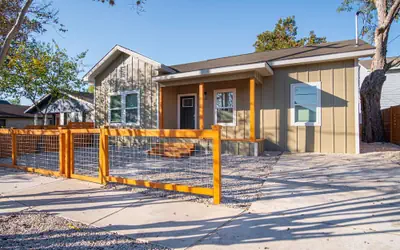 Escape to 4br/3ba Brand New Downtown Home