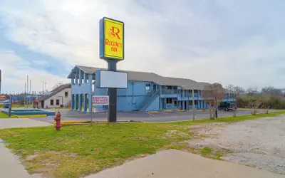 Regency Inn Three Rivers I-37