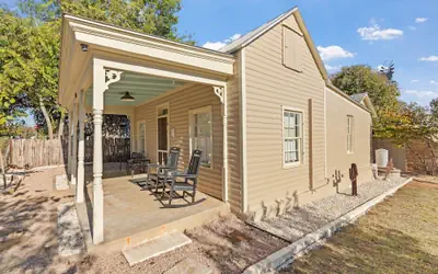 Calmbach Cottage 2 Bedroom Home by RedAwning