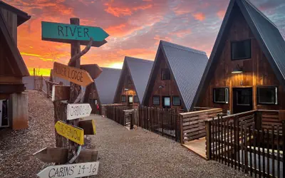 Wrong Way River Lodge & Cabins