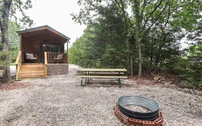 Cabin 10~ Cozy Toronto Lake Cabin ~ Walk To The Water 1 Bedroom Cabin by RedAwning