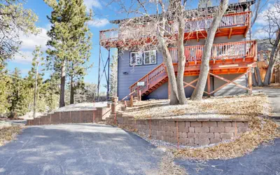 Chipmunk Treehouse #1983