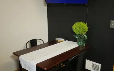 Central Downtown Queen Bed Walk to all Venues