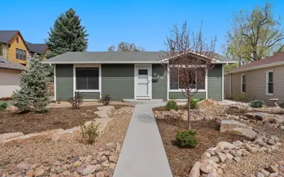 Spirit of the Rockies - Private Backyard & Hot Tub