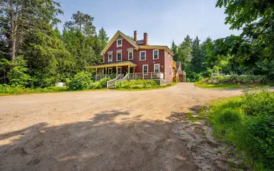 The Aurora Inn & Cottages