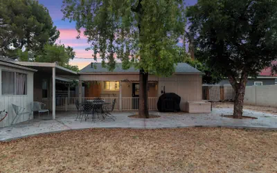 Sunlit Palm Cottage in Uptown Phoenix