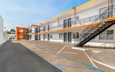 Rodeway Inn & Suites North Hollywood Burbank Airport - Universal Area