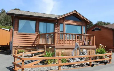 Oceanview Cabin 25 w Jacuzzi Plesant Views