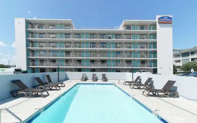 Howard Johnson by Wyndham Virginia Beach At The Beach