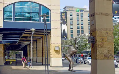 Holiday Inn Express & Suites Pittsburgh North Shore by IHG