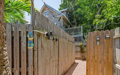 Sea Breeze by Brightwild Off-street Parking