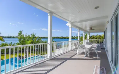 Mastway House by Brightwild Pool Dock