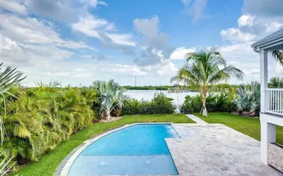 Seagate House by Brightwild Waterfront w Dock