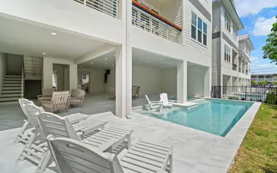 The Akoya Pearl - 2 Beach Homes Steps From CWB