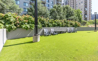 Elegant 2BR Apartment Minutes From DC