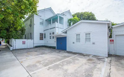 Banana's Foster Guesthouse