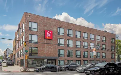 Red Roof PLUS+ Brooklyn - 3rd Ave