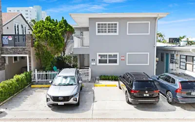 Newly Renovated Apt-unit #1 Close to Beach