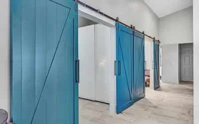 Villa - 8 Bedrms 5 Bths 15 Beds