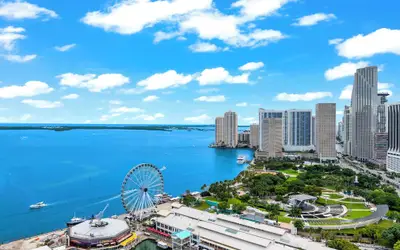 Lux Studio W City Views and Pool