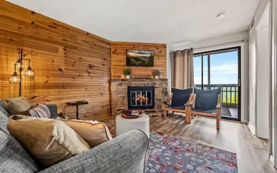 Two Bed Room Condo Mountain Views Indoor Pool