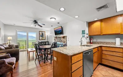 Indoor Pool Hot Tub Sauna Sleeps 6 Full Kitchen