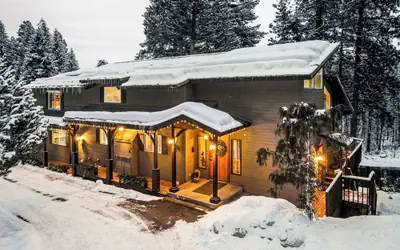 All Seasons River Inn