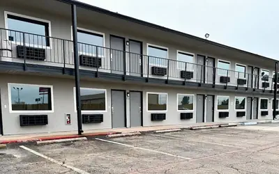 Studio City Suites, A Travelodge By Wyndham