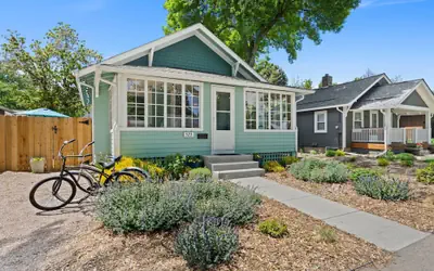 Peterson Retreat Hot Tub, Bikes, Old Town