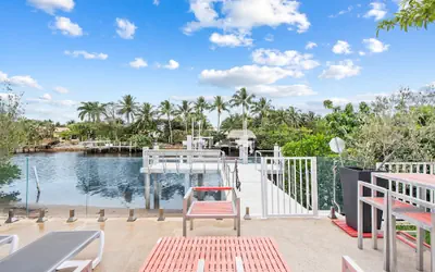 Apt W/patio, Balcony & Mini-golf