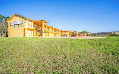 Regency Inn By OYO Rockdale TX