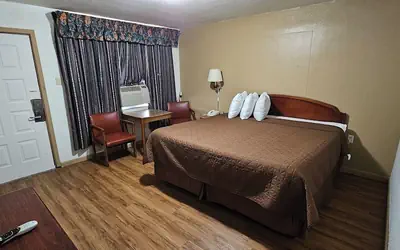Deluxe Inn