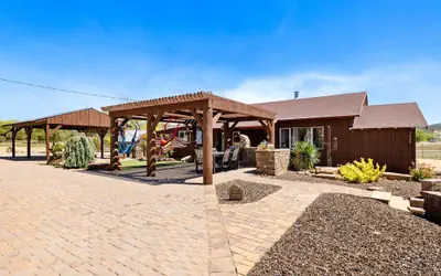 Zebra Rustic Retreat 3BR Home on Zebra Ranch
