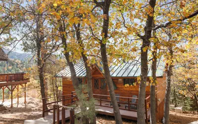 A Woodsy Mountain Retreat