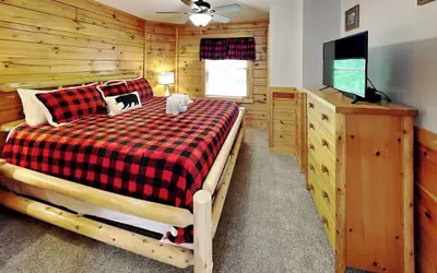 Hugs 'N Kisses by Jackson Mountain Rentals