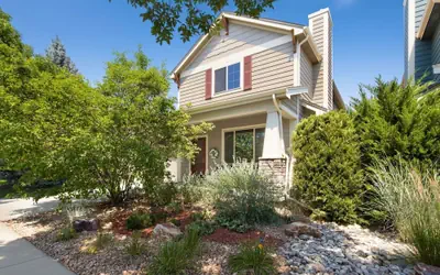 Rigden Retreat Garage, Dog Friendly, Near Trails