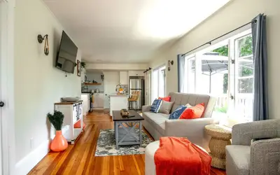 Lakeview Getaway With Hot Tub