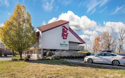 HomeTowne Studios by Red Roof Buffalo - Niagara Airport