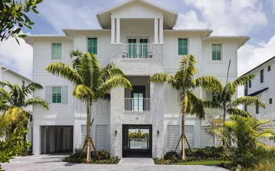 New Waterfront Home - Dreamside House