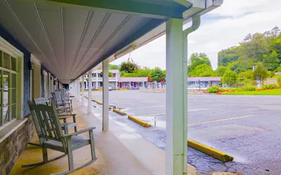 Lloyd's On The River Country Inn By OYO