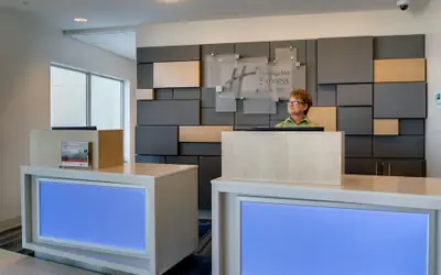 Holiday Inn Express & Suites Galesburg by IHG