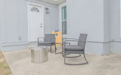 6-Bed Artistic Home with Game room